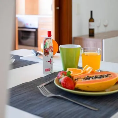 The Concierge - Modern Salgados Apartment *